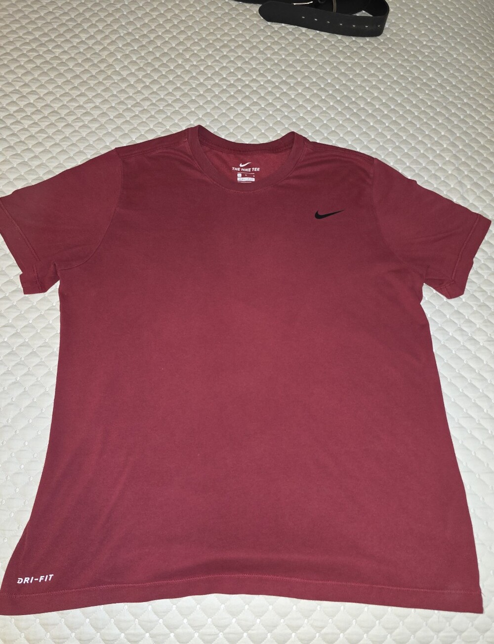 Lg- Nike Men’s Dri-FIT Short Sleeve T-Shirt — Maroon GREAT CODITION